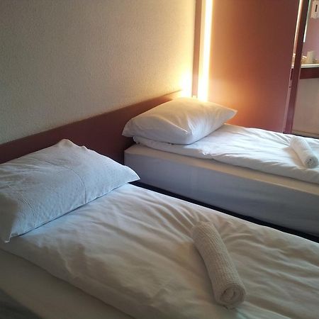 Drive Inn Hotel Törökbálint 外观 照片