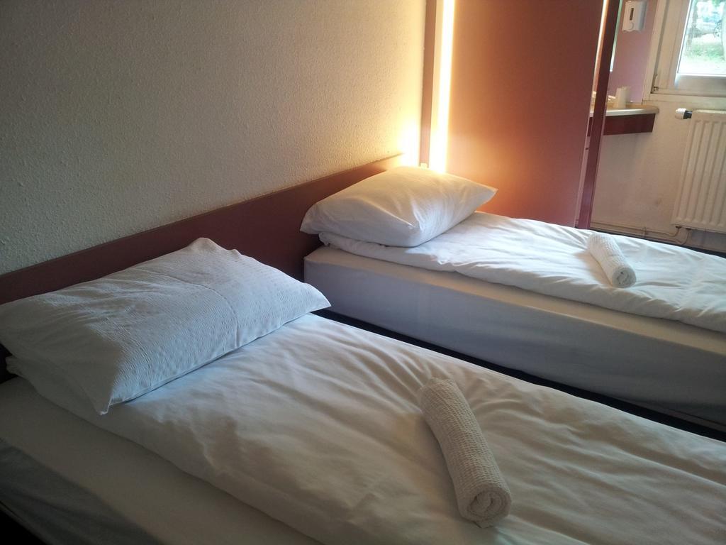 Drive Inn Hotel Törökbálint 外观 照片