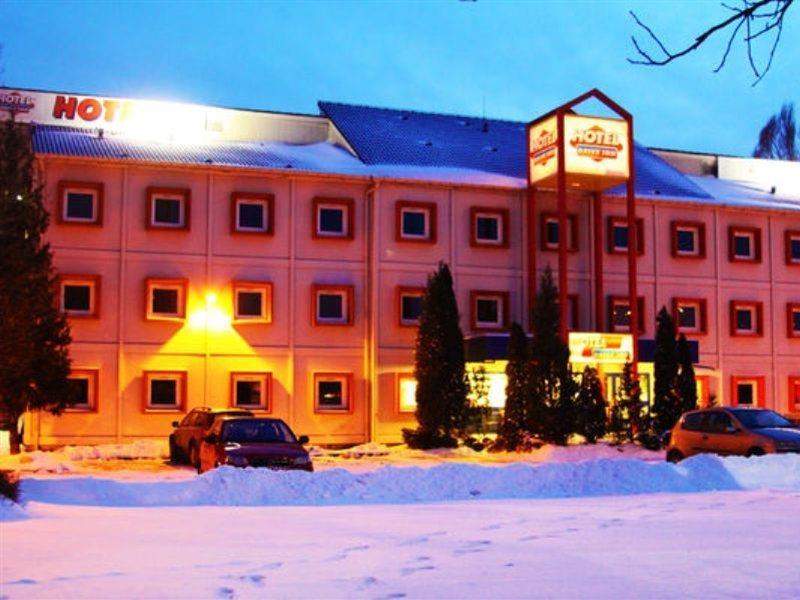 Drive Inn Hotel Törökbálint 外观 照片