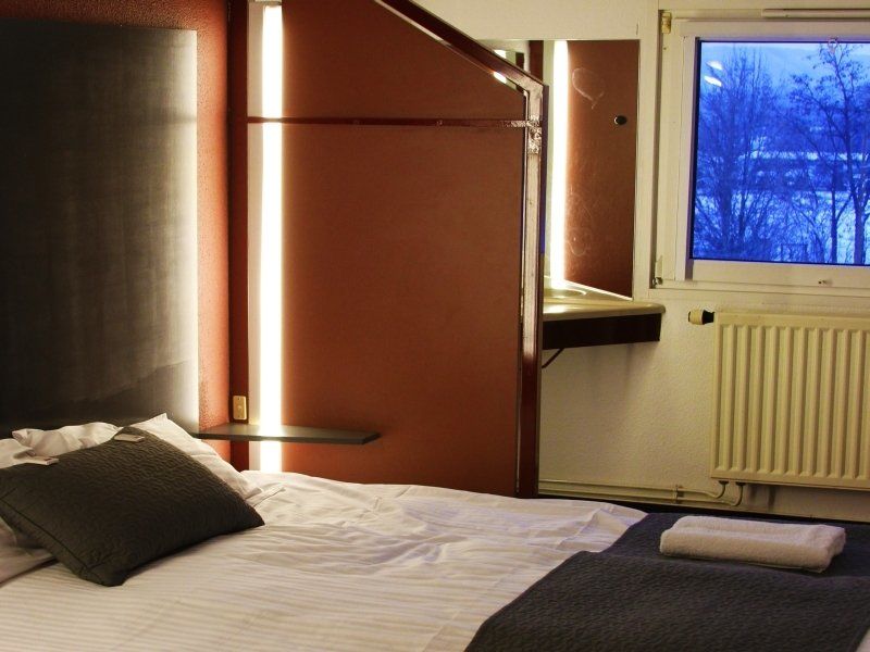 Drive Inn Hotel Törökbálint 外观 照片